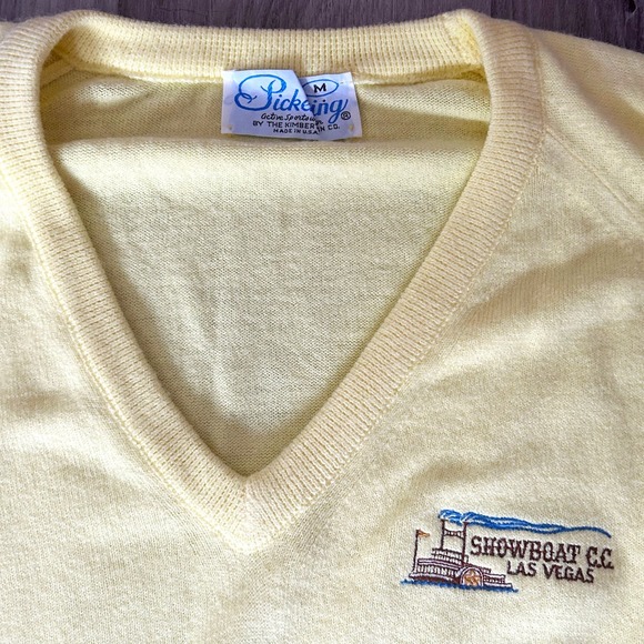 Vintage Yellow Pickering Sweater Mens M Showboat Casino Pullover V-Neck - Picture 2 of 7